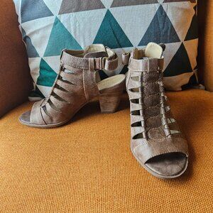 NATURALIZER Beige/Tan/Brown Talan Gladiator Sandals Sz 6M with Stacked Heels